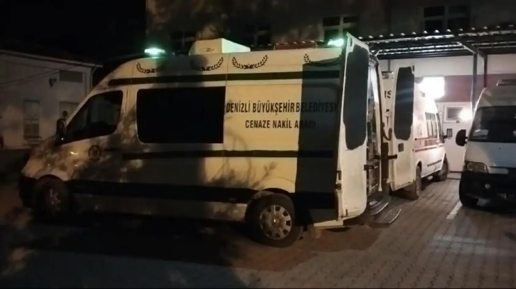 Babasının başını taşla ezerek öldürüp, hastaneye giderek cinayeti itiraf etti