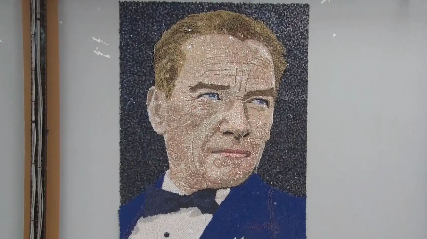 Atıkları sanat eserine dönüştürdü, tabloları tüm dünyada yer buldu