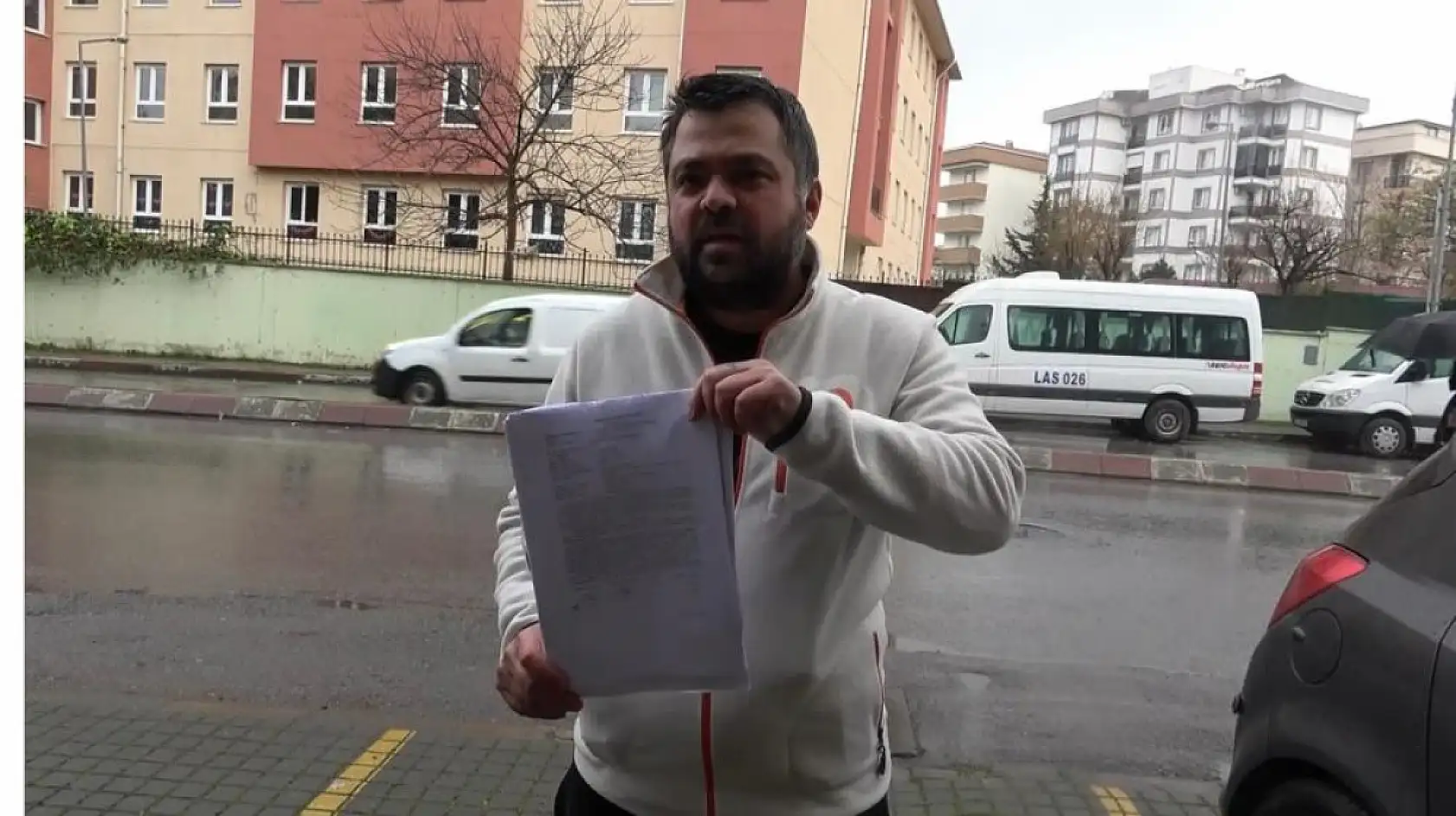 Cadde ortasında yarış yapan araç çarpıp kaçtı, mağdur 2 yıldır adalet bekliyor