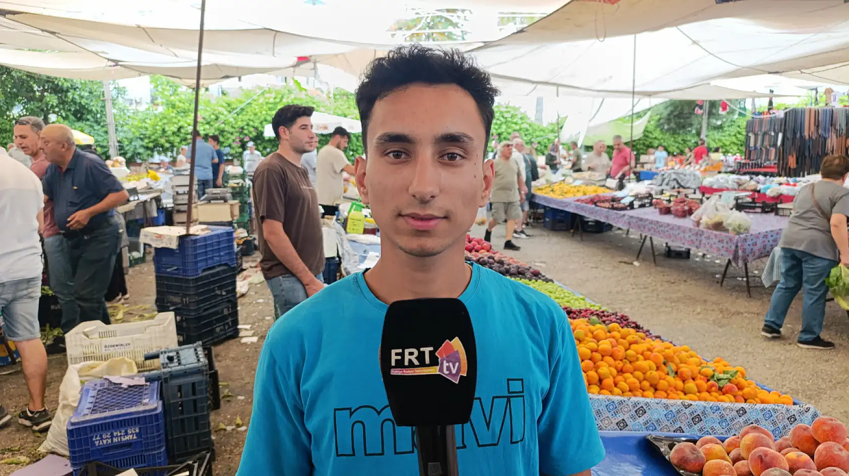 Fethiye Pazarı'nda meyve fiyatları yüksek, esnaf okul tatilini bekliyor