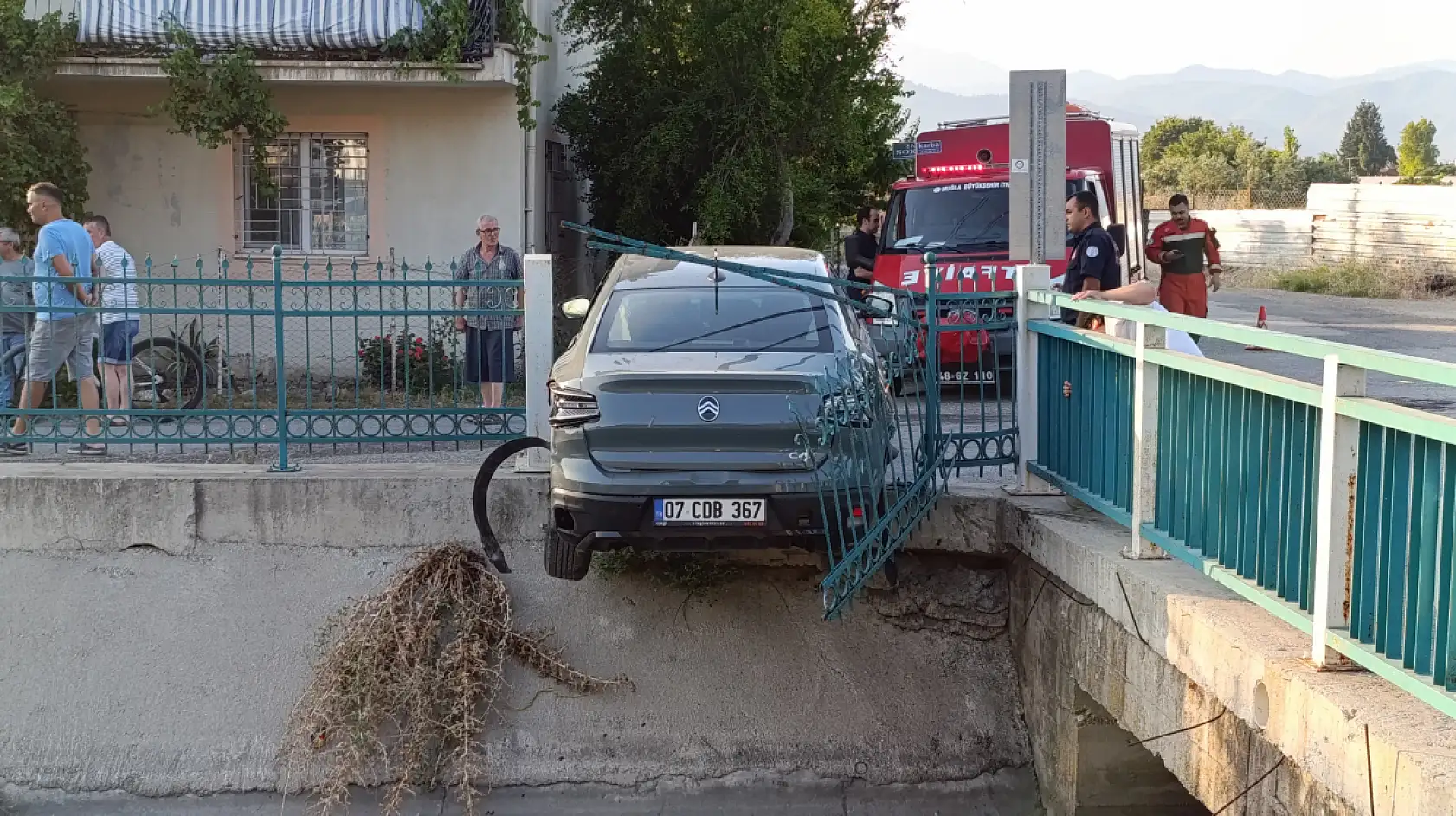 Fethiye'de feci kaza:  4 yaralı, araçlar hurdaya döndü