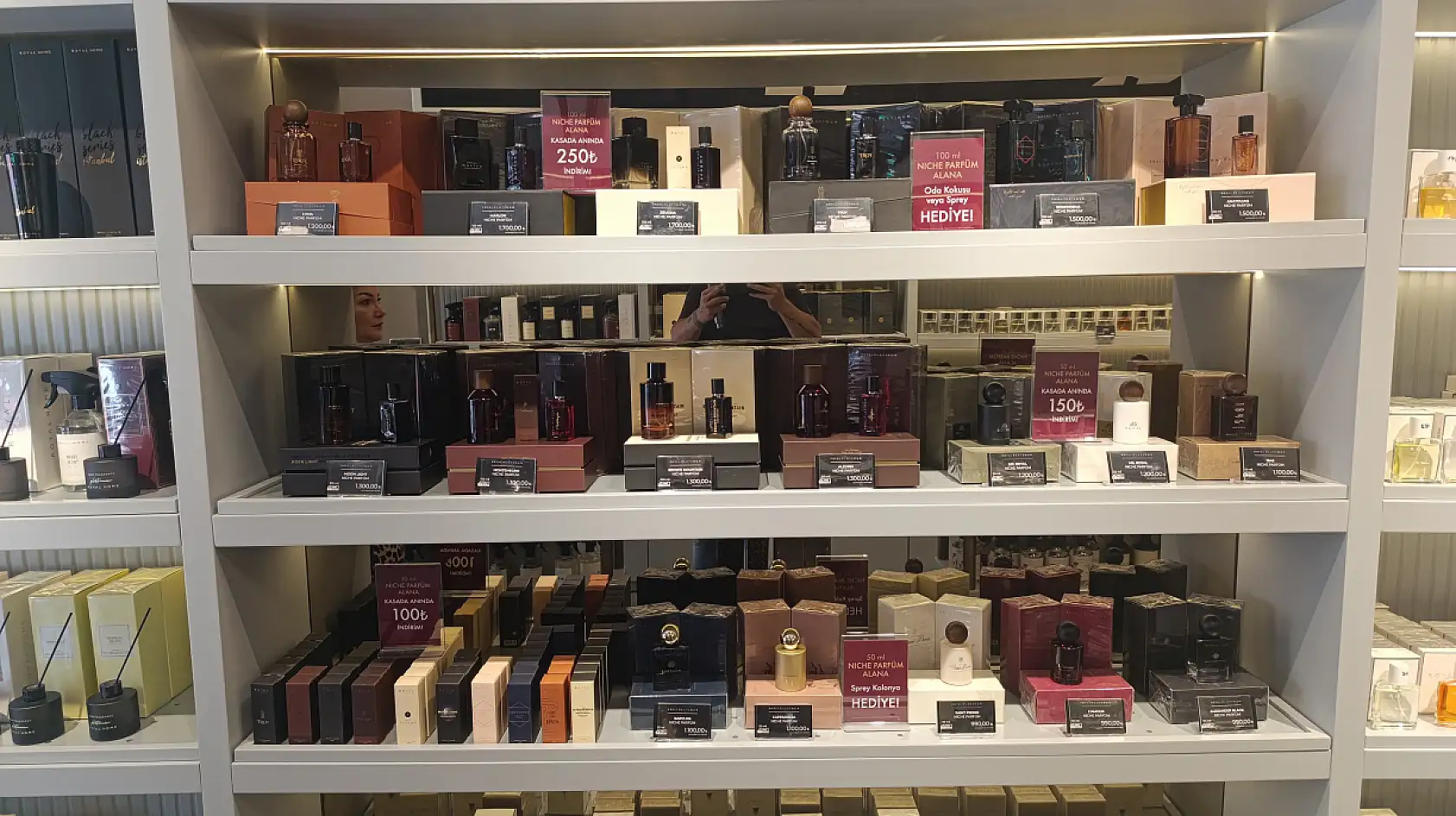 Fethiye'de parfüm satışları yaz sezonuyla canlandı: Vanilyalı kokular öne çıkıyor