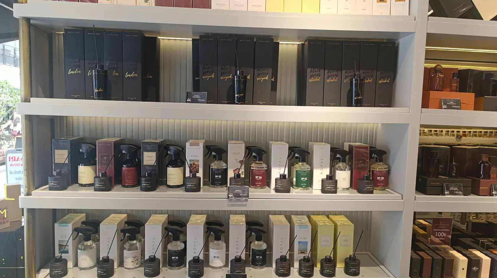Fethiye'de parfüm satışları yaz sezonuyla canlandı: Vanilyalı kokular öne çıkıyor