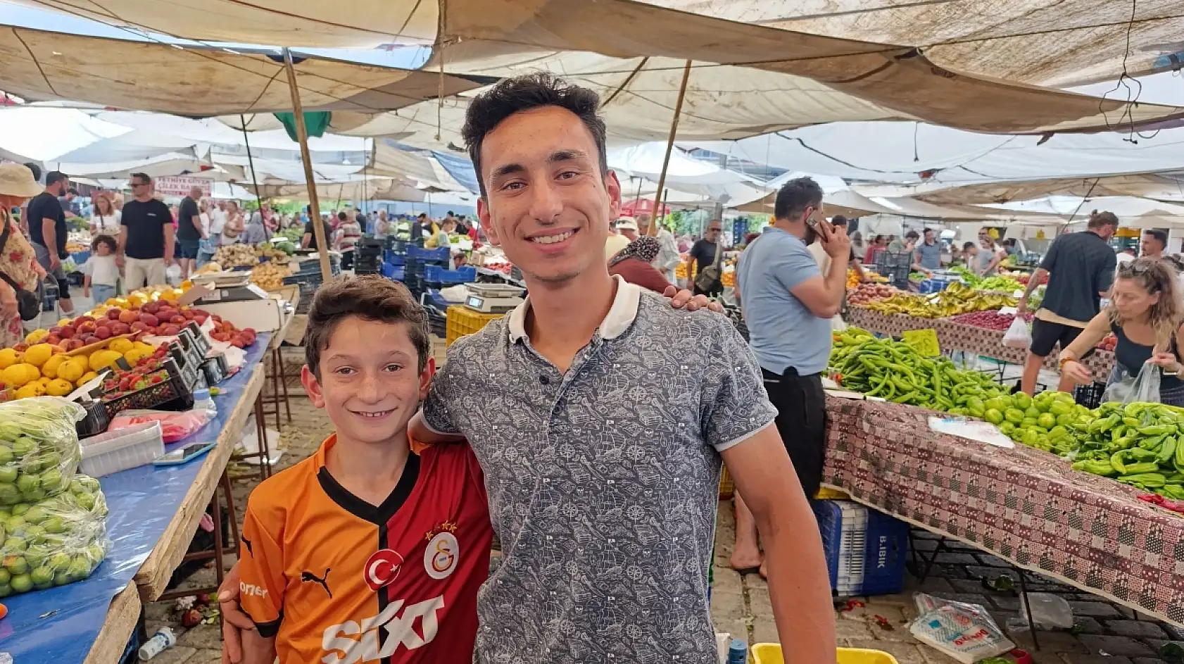 Fethiye'de renkli pazar günü