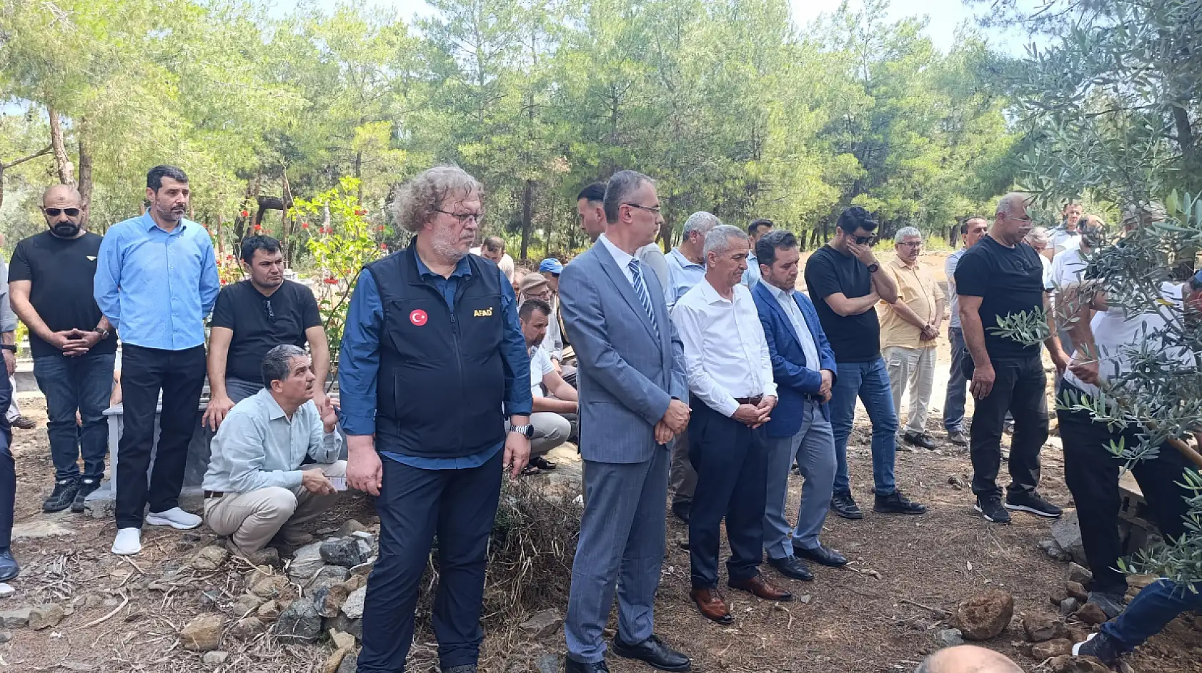 Fethiye'de depremde hayatını kaybeden 14 yaşındaki Afranur son yolculuğuna uğurlandı