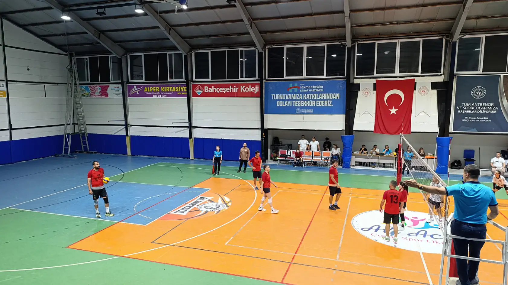 Fethiye'de Kurumlar Arası Voleybol heyecanı