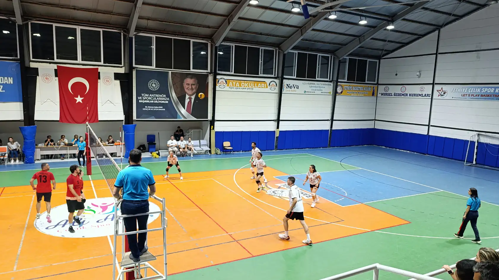 Fethiye'de Kurumlar Arası Voleybol heyecanı