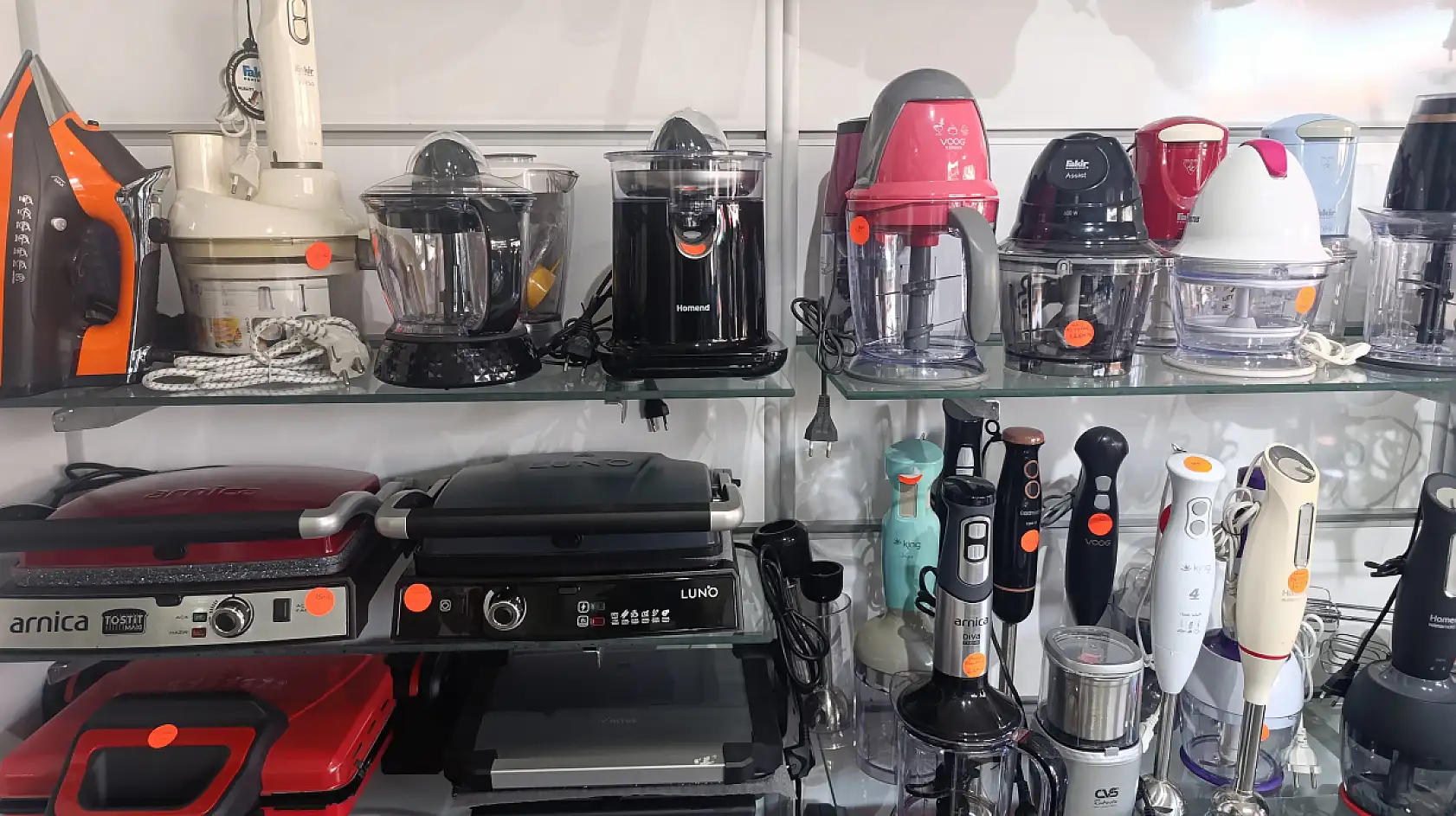 Fethiye'de klima ve beyaz eşya satışları düğün sezonuyla hareketlendi