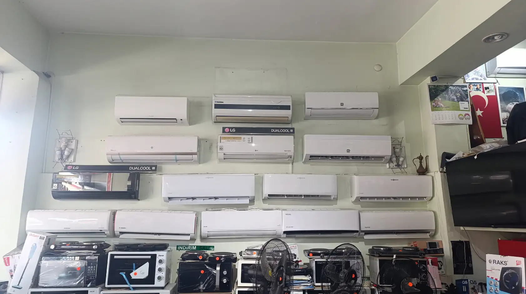 Fethiye'de klima ve beyaz eşya satışları düğün sezonuyla hareketlendi