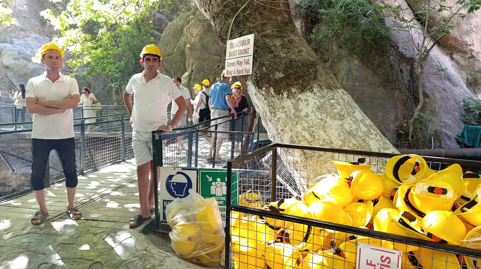 Saklıkent Kanyonu'nda Güvenlik Önlemleri Artırıldı: Baret Uyarısı Sıklaştı