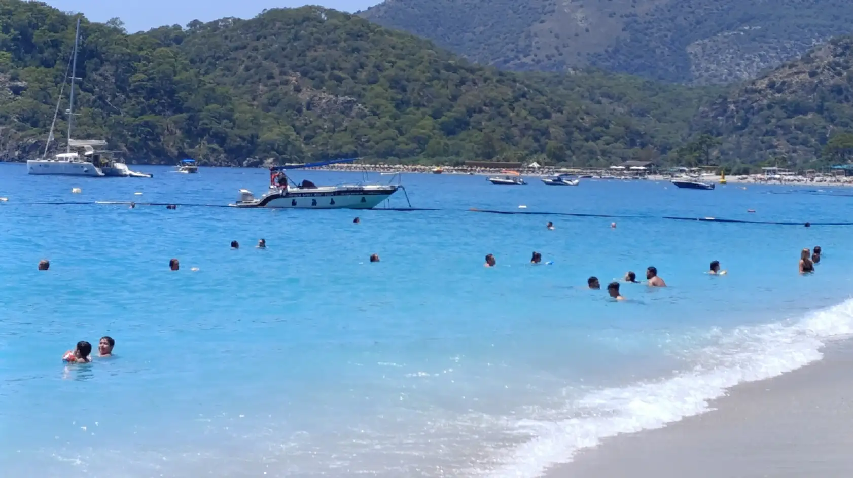 Fethiye'de Sıcak Hava İlçe Merkezini Boşalttı, Sahillerde Yoğunluk Yaşandı