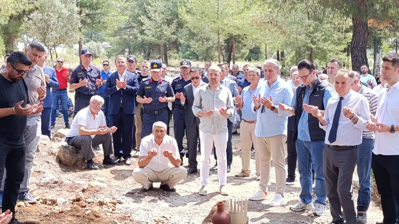 Fethiye'de depremde hayatını kaybeden 14 yaşındaki Afranur son yolculuğuna uğurlandı