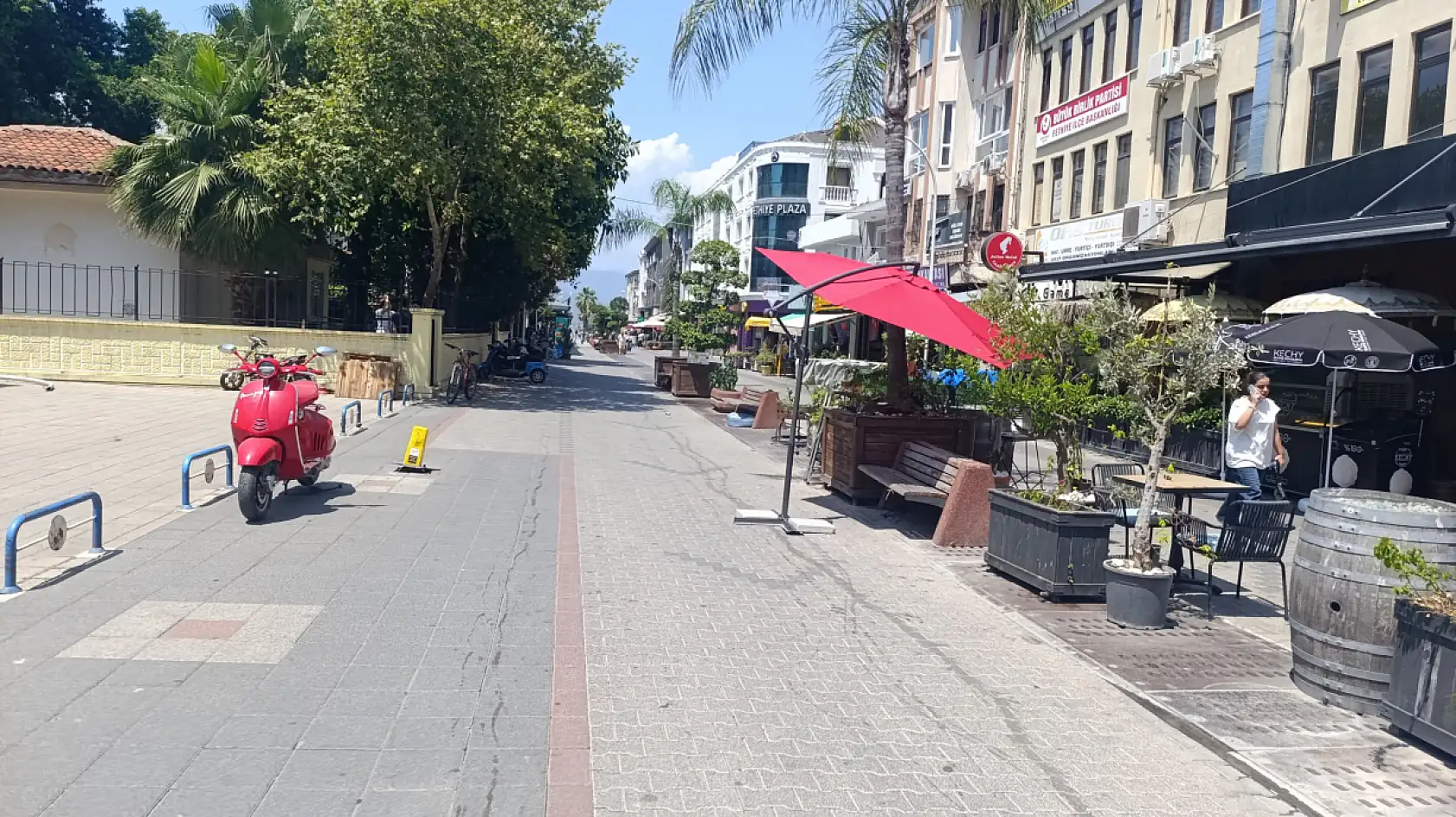 Fethiye'de Pazar Sessizliği!  Sıcak Hava ve AYT Sınavı Sokakları Boşalttı