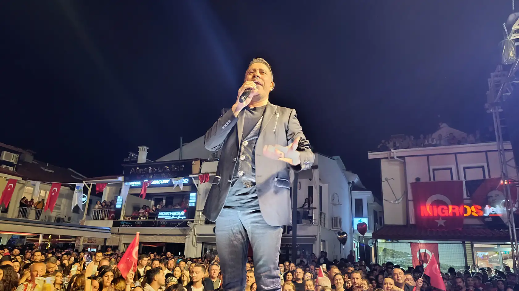 Fethiye Bayram Coşkusunu Haluk Levent'le yaşadı