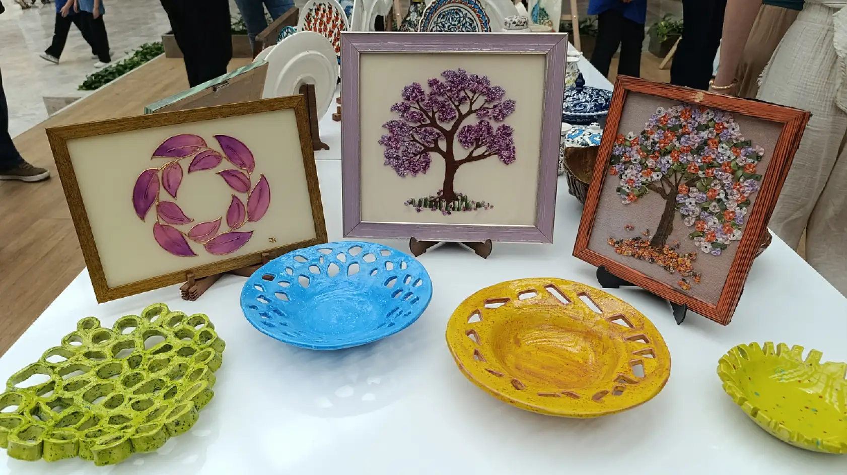 Fethiye'de Anneler Günü'ne Özel Sanat Sergisi: 'Anne Eli Değmiş Gibi'