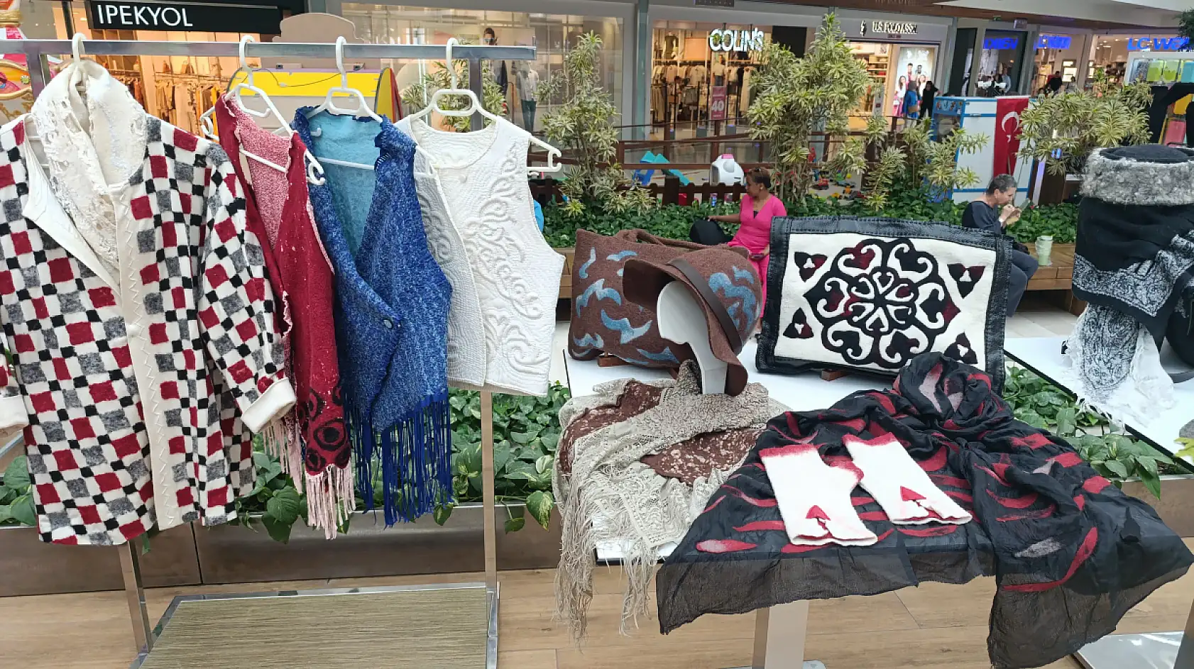 Fethiye'de Anneler Günü'ne Özel Sanat Sergisi: 'Anne Eli Değmiş Gibi'