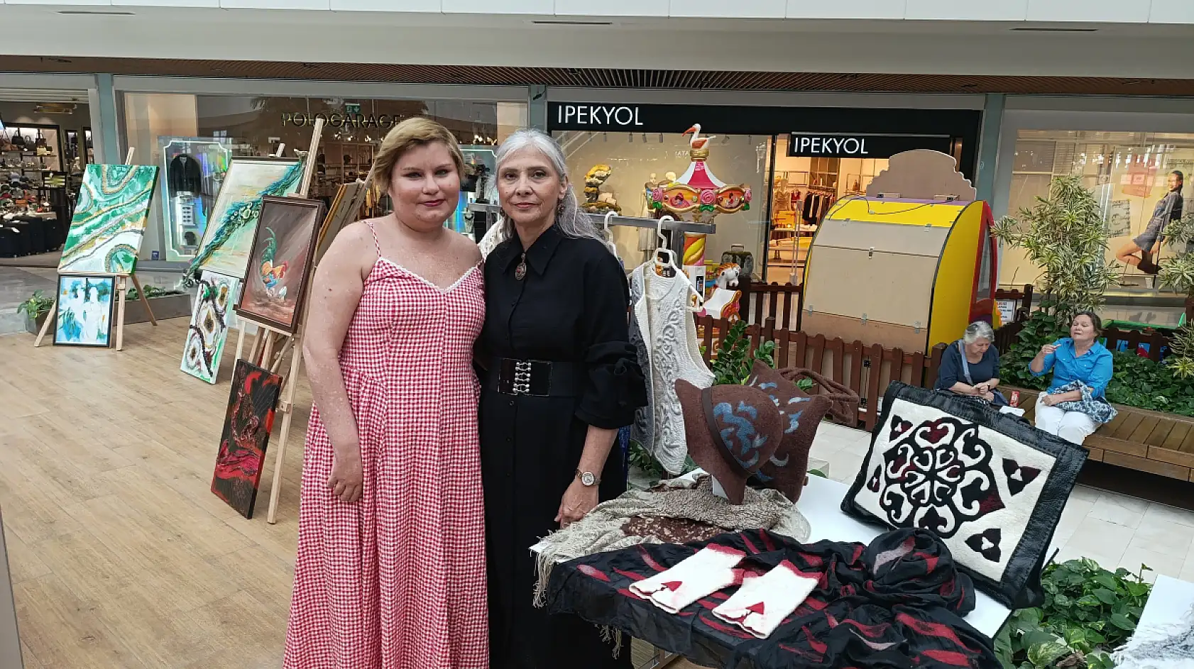 Fethiye'de Anneler Günü'ne Özel Sanat Sergisi: 'Anne Eli Değmiş Gibi'