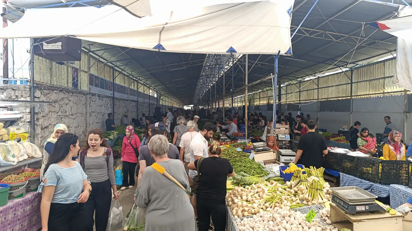 Fethiye Salı Pazarı'nda fiyatlar dip yaptı