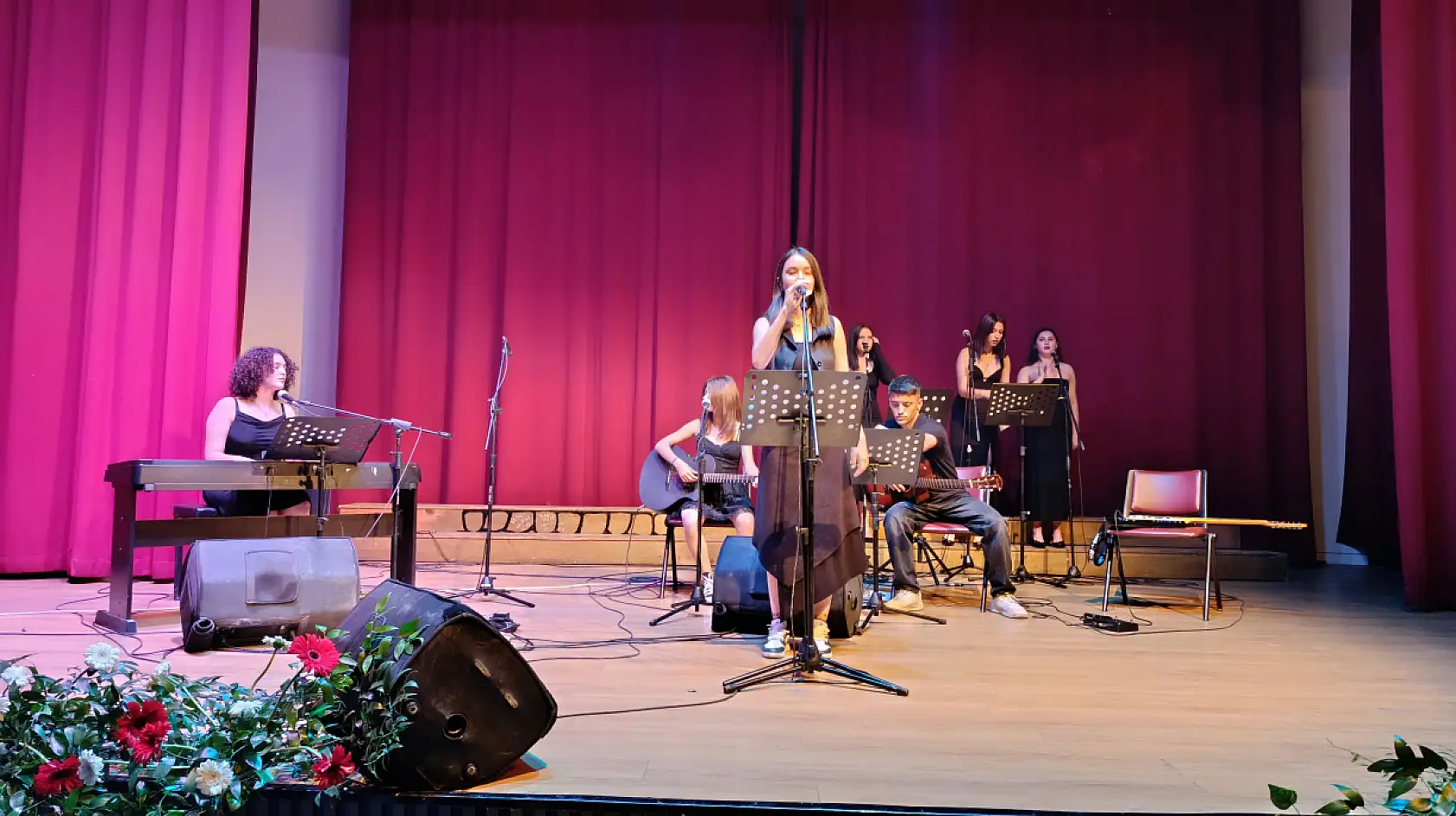 Fethiye Anadolu Lisesi'nden Yıl Sonu Müzik Dinletisi