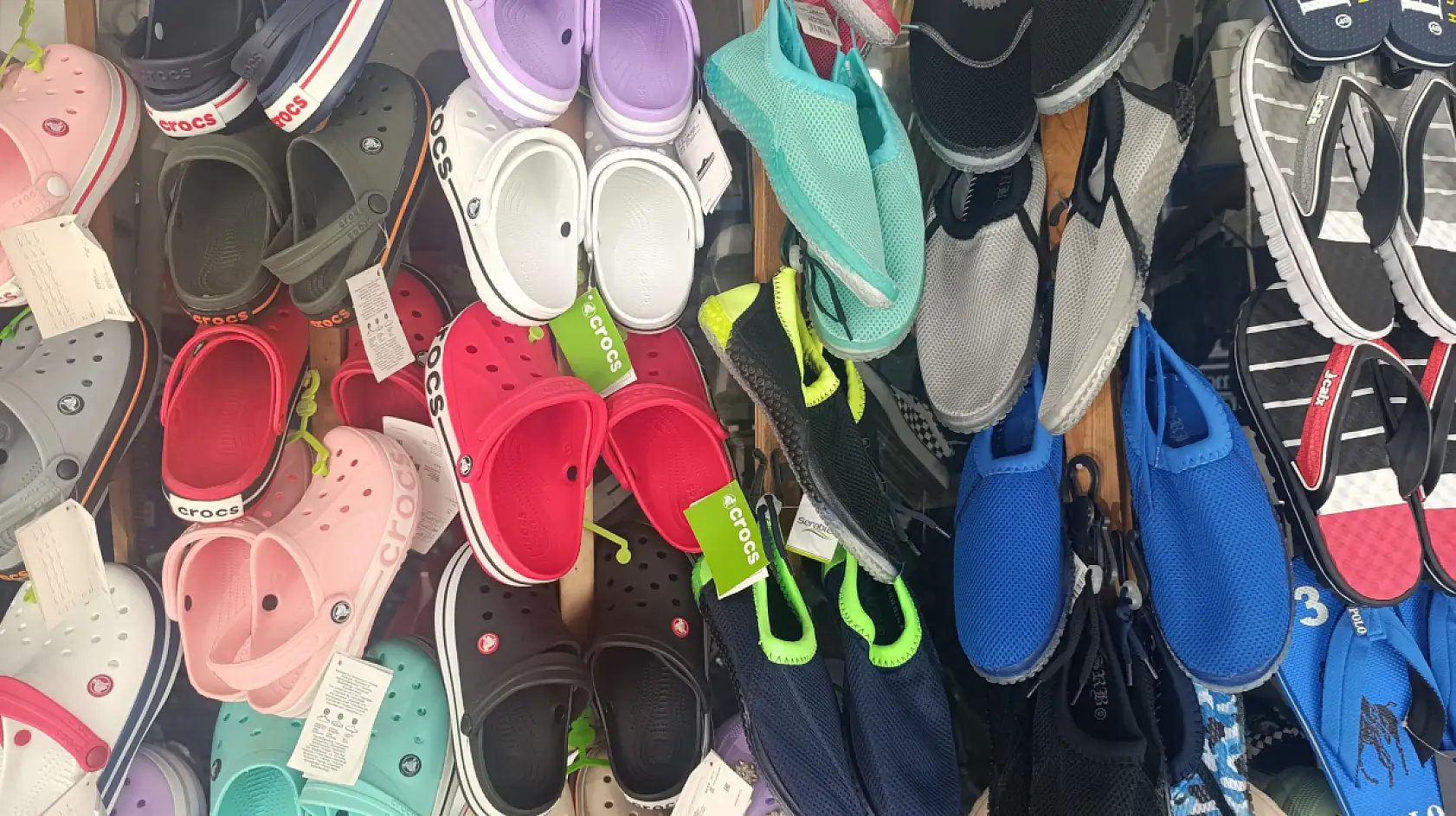 Fethiye'de Yaz Yaklaştı, Terlik ve Sandalet Satışı Arttı