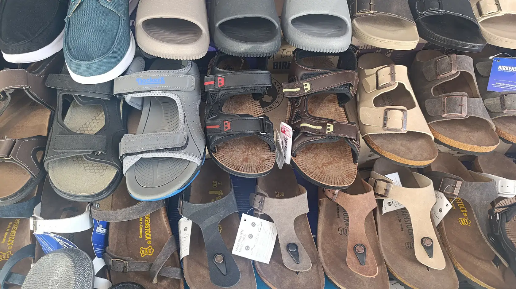 Fethiye'de Yaz Yaklaştı, Terlik ve Sandalet Satışı Arttı