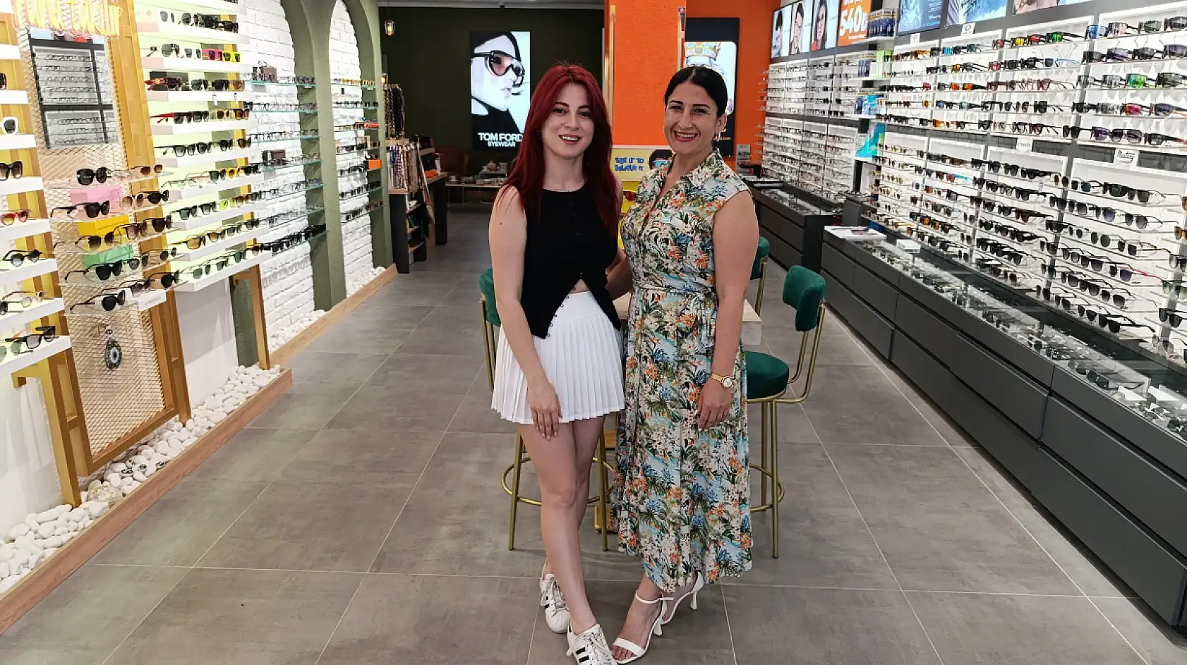 Fethiye'de Yaz Trendi Gözlük Çeşitleri, Özden 'Yabancılar Kaliteli Cam Tercih Ediyor'