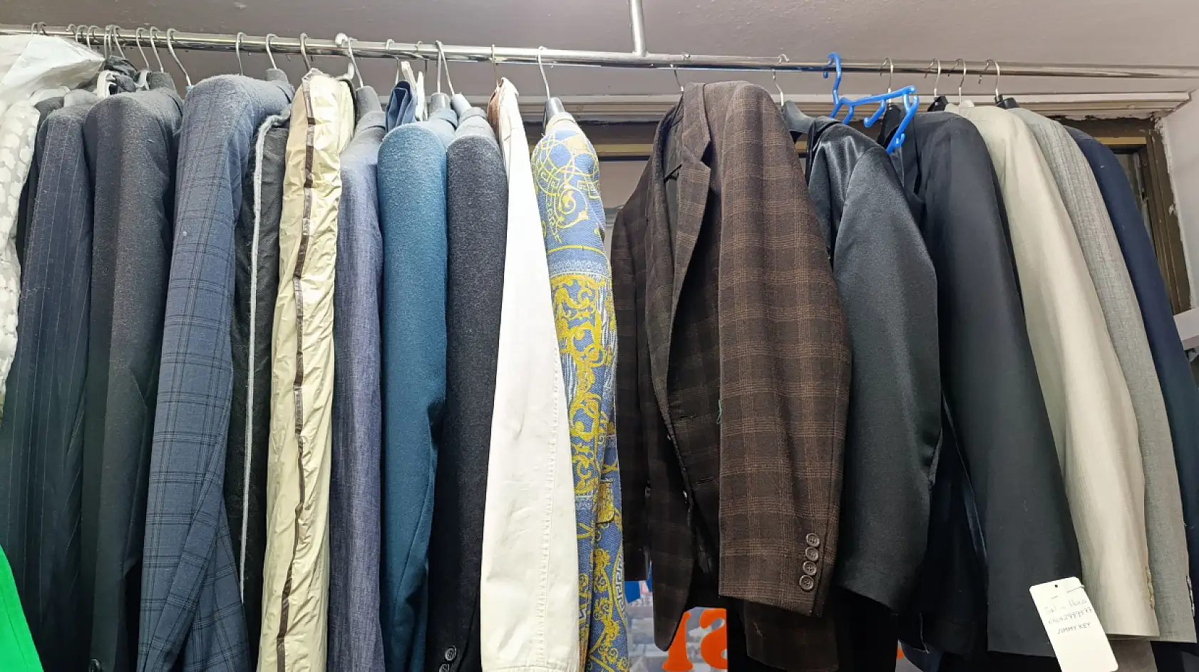 Fethiye'de hazır giyim pahalı, vatandaş tadilata yöneliyor