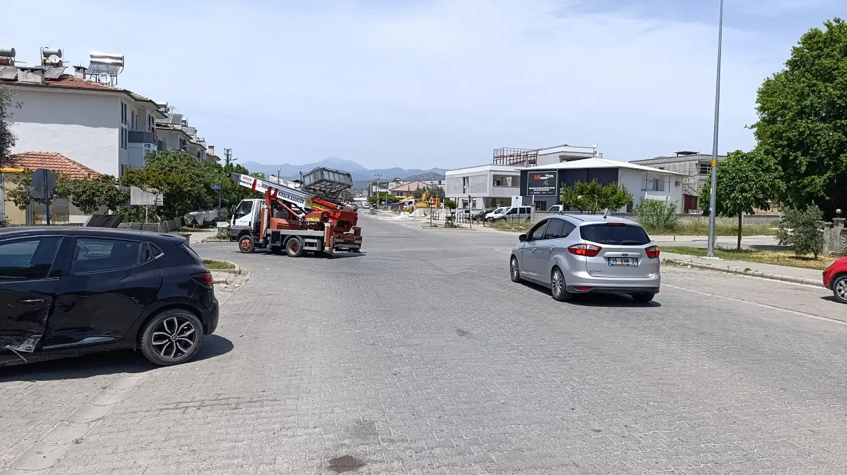 Fethiye'de bu kavşakta çok kaza oluyor, araç perte çıktı