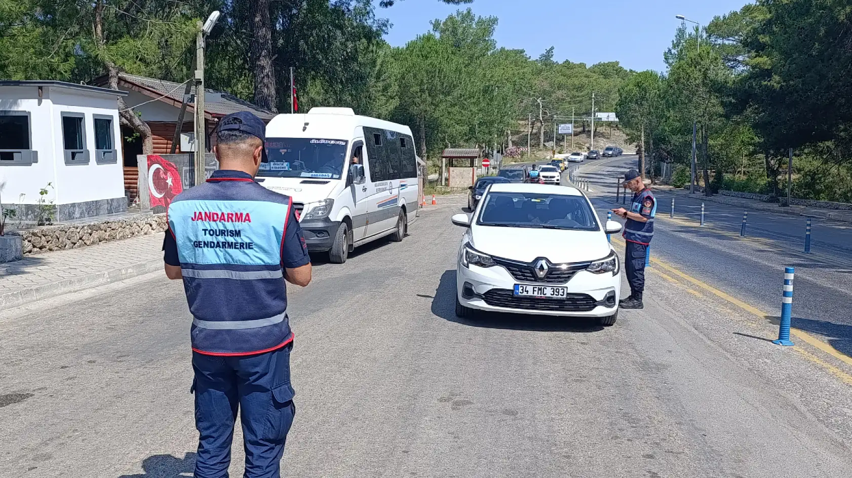 Ölüdeniz'e Bayramda On Binlerce Araç Giriş Yaptı