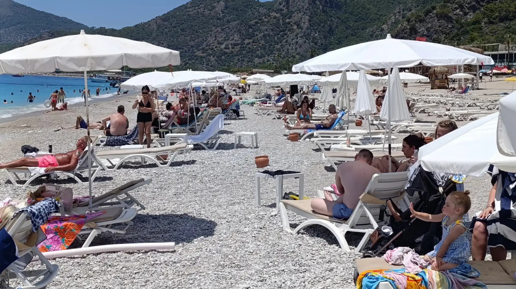 Ölüdeniz Belcekız Plajı'na Tatilciler Akın Etti