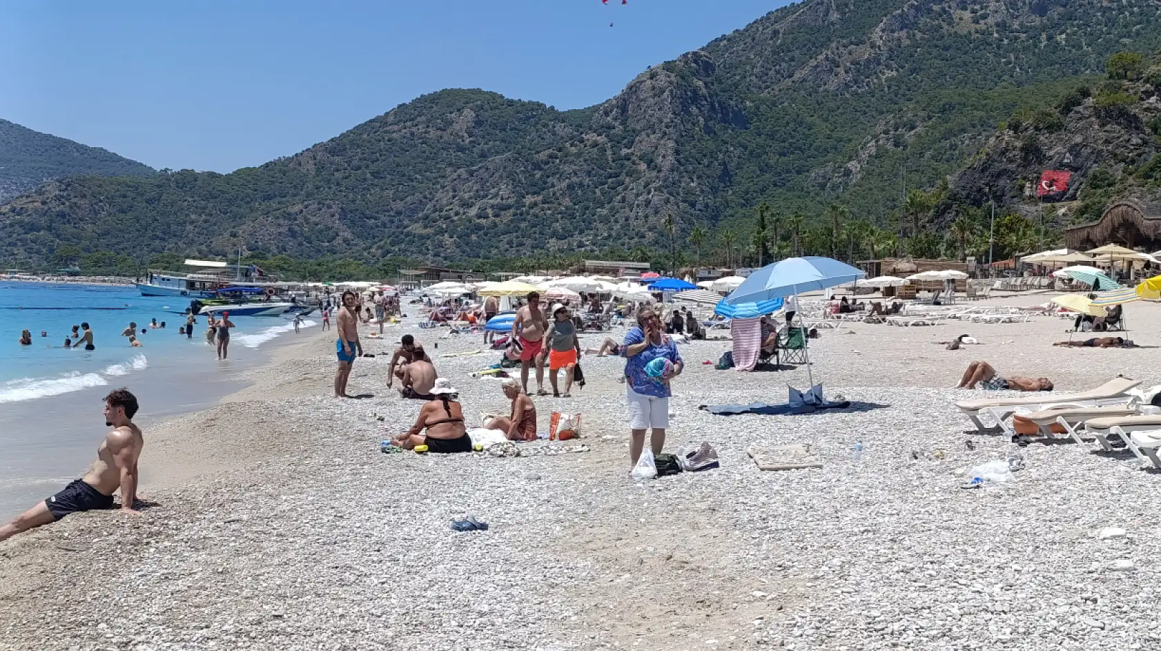 Ölüdeniz Belcekız Plajı'na Tatilciler Akın Etti