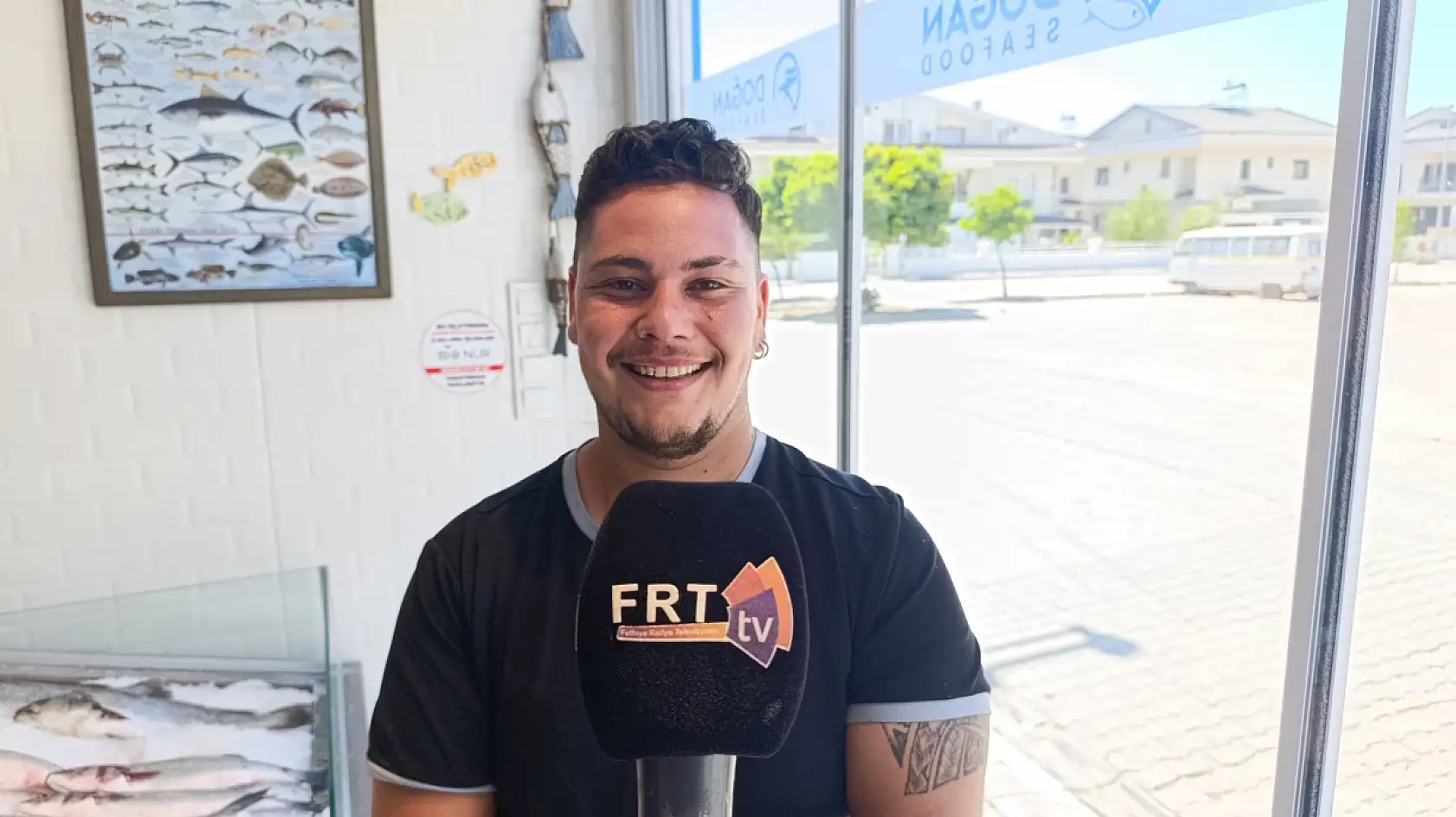 Fethiye'de yerliden çok yabancı turistler balığa ilgi gösteriyor