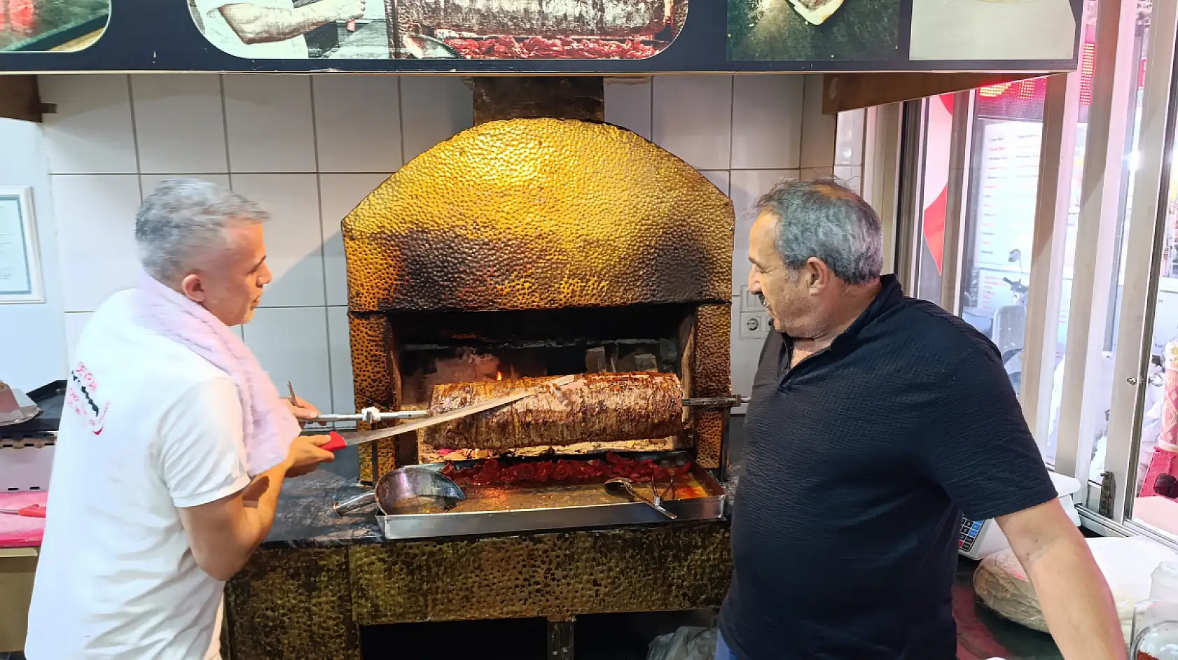 Fethiye'de Döner Ustası Murat Güneş: 'Yatık Dönerin Sırrı Odun Ateşinde'