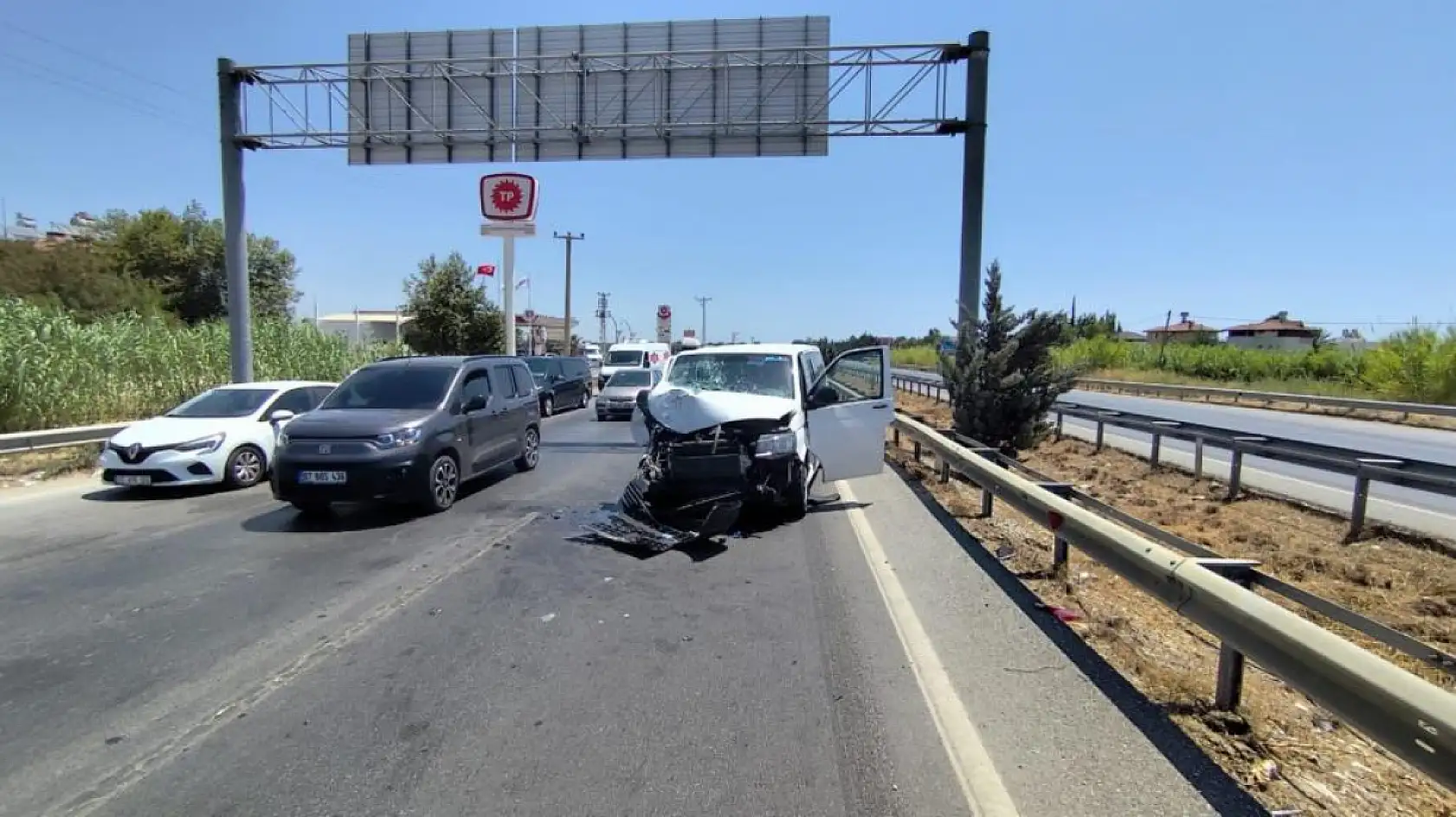 Tur aracı tur otobüsüne arkadan çarptı: 5'i Hollandalı 6 yaralı