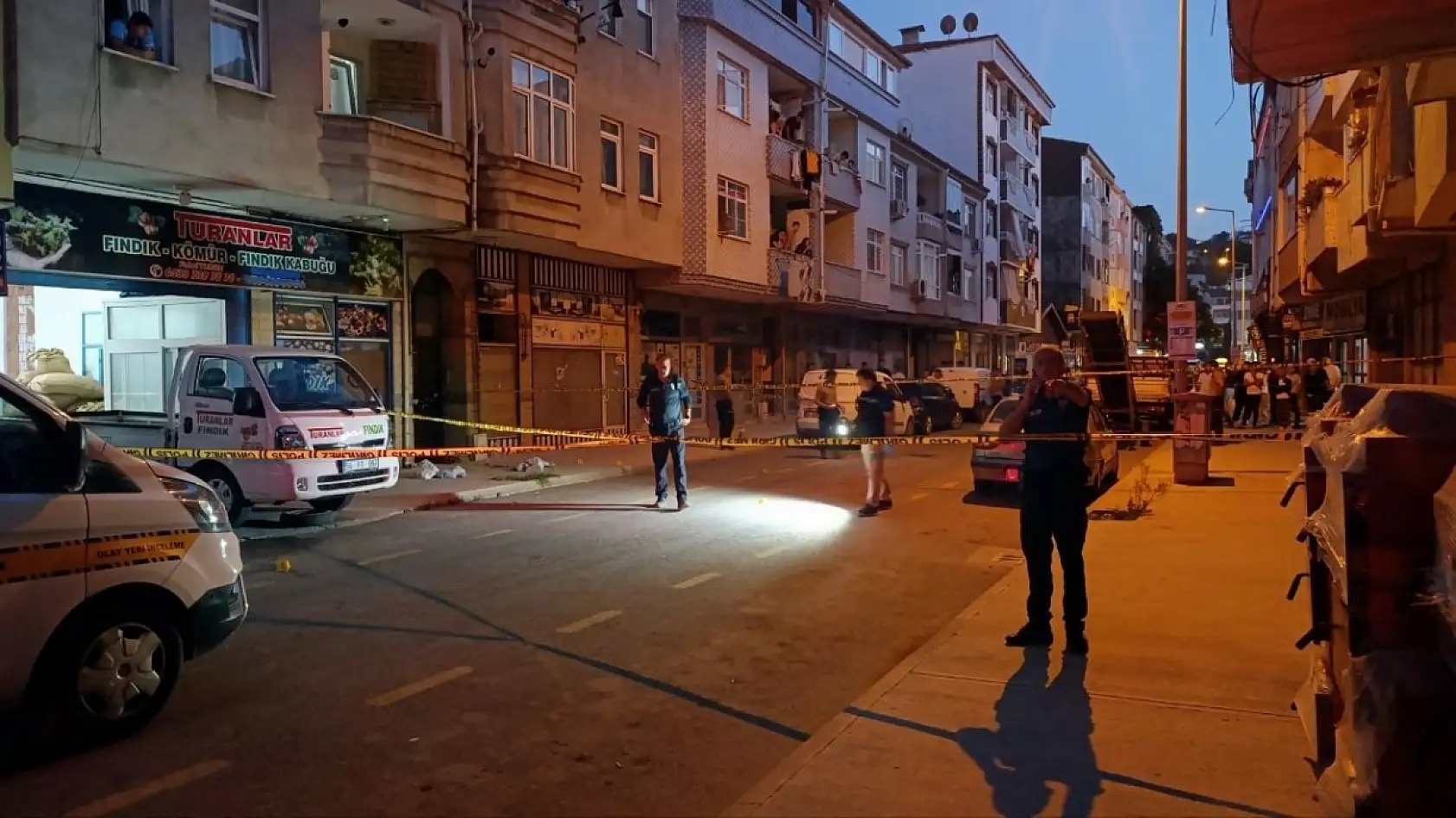 Kanlı Pusu: Alışverişten Dönen Adam Başından Vurularak Öldürüldü, Çocuk Yaralandı
