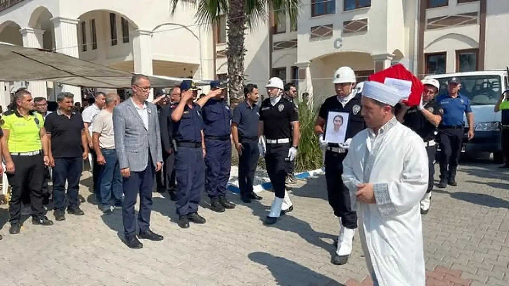 Fethiyeli Polis Memuru Burcu Ertem Son Yolculuğuna Uğurlandı