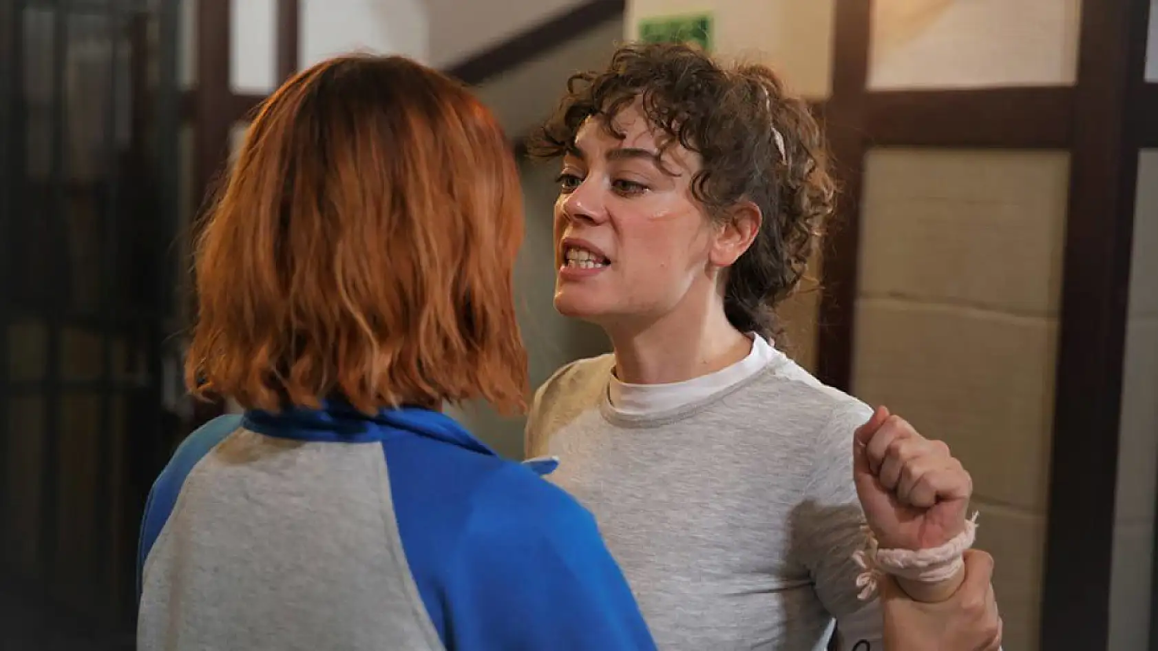 'Avlu' geri dönüyor! Demet Evgar efsane rolüne yeniden can verecek mi?