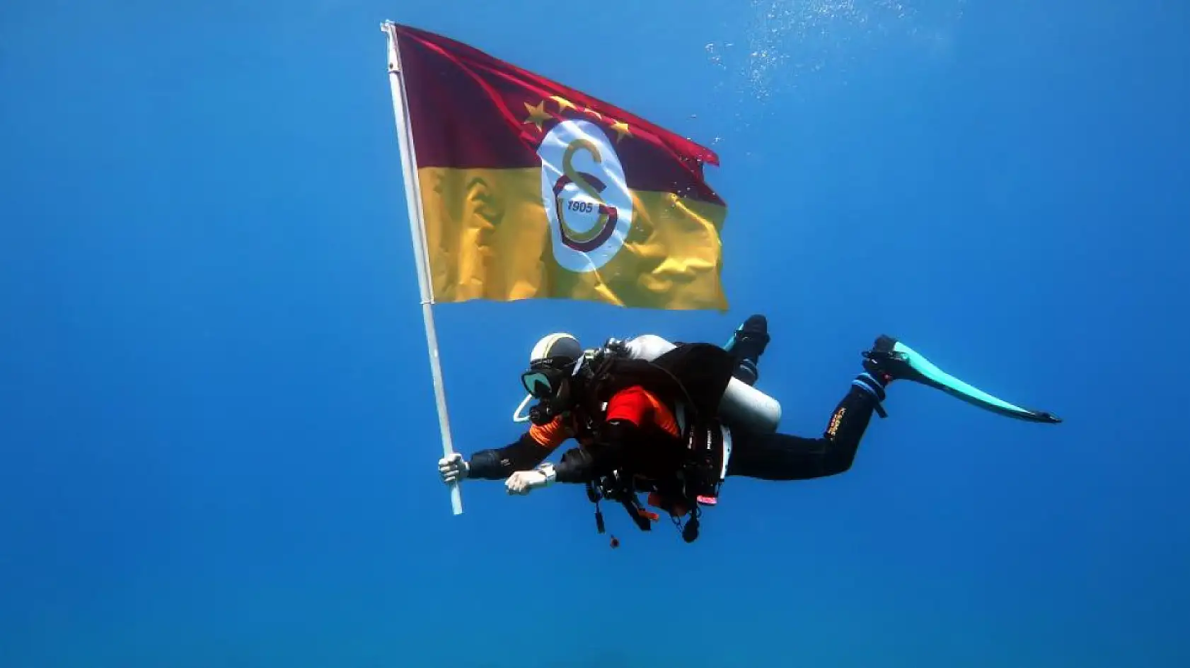 Fethiye'de dalgıçlardan deniz altında şampiyonluk kutlaması