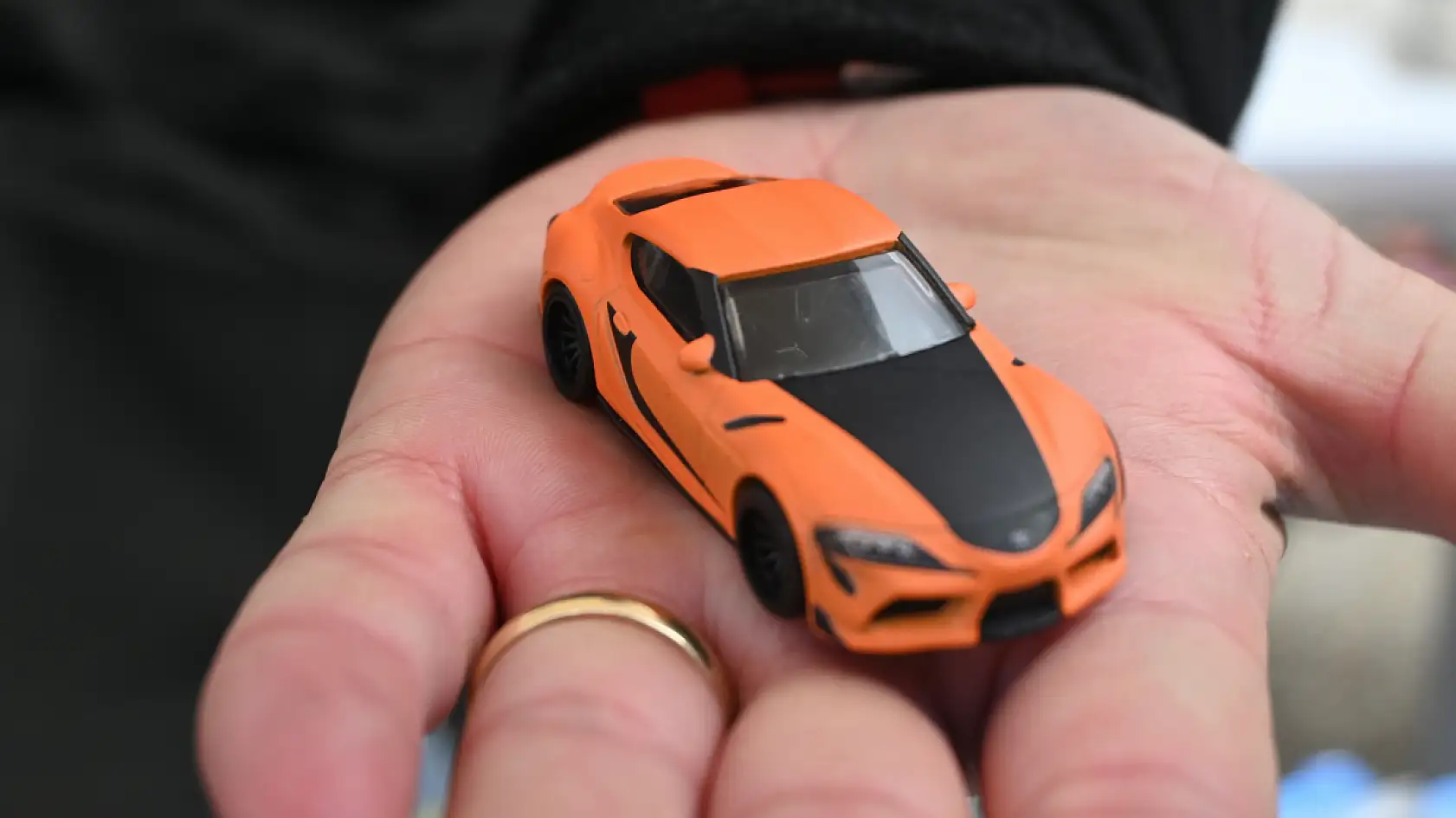 Her yaştan insan bu minyatür arabaların 'hastası' oluyor