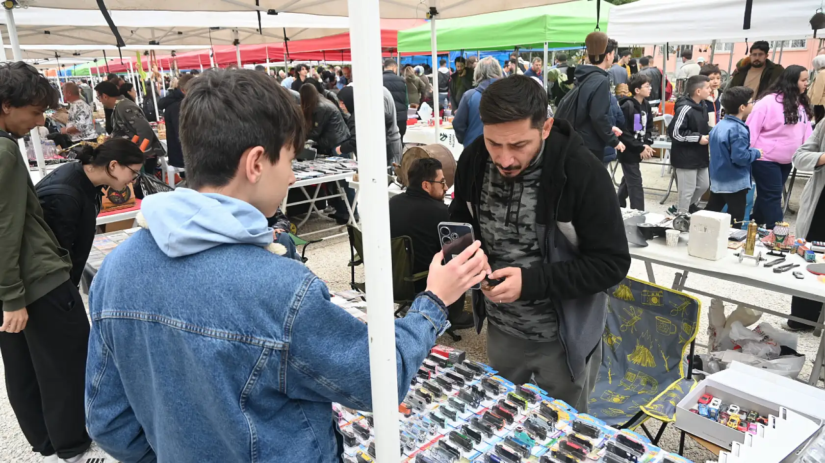 Her yaştan insan bu minyatür arabaların 'hastası' oluyor