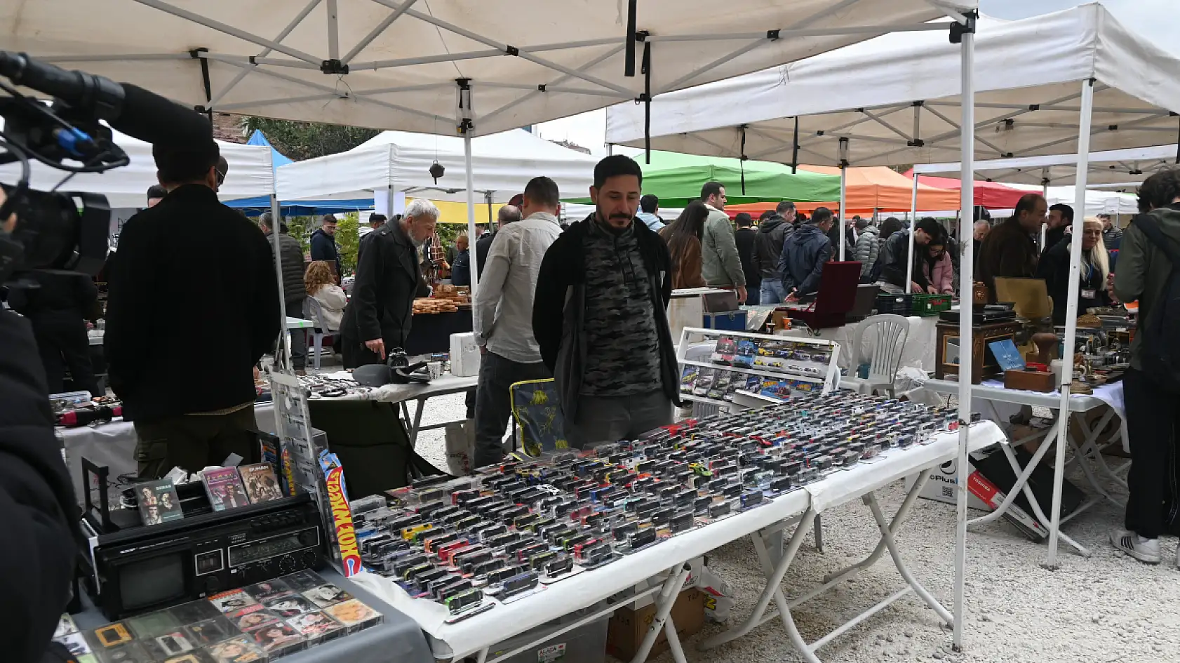 Her yaştan insan bu minyatür arabaların 'hastası' oluyor