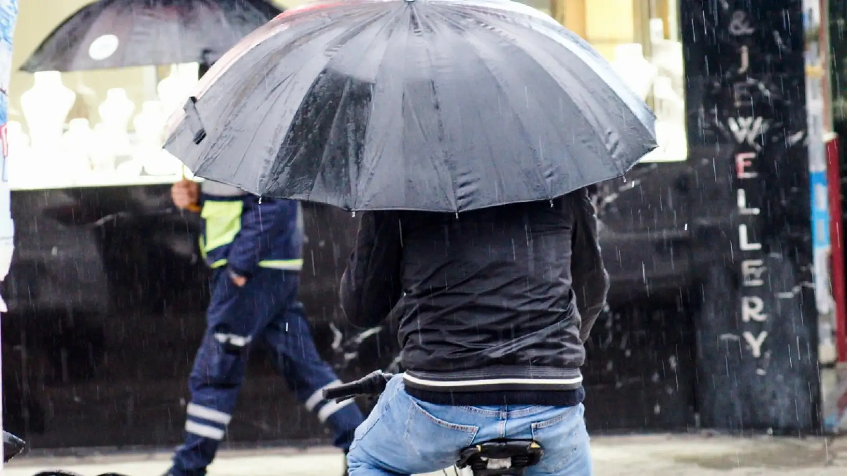 Fethiye'de kuvvetli sağanak ve fırtına gece saatlerine kadar sürecek