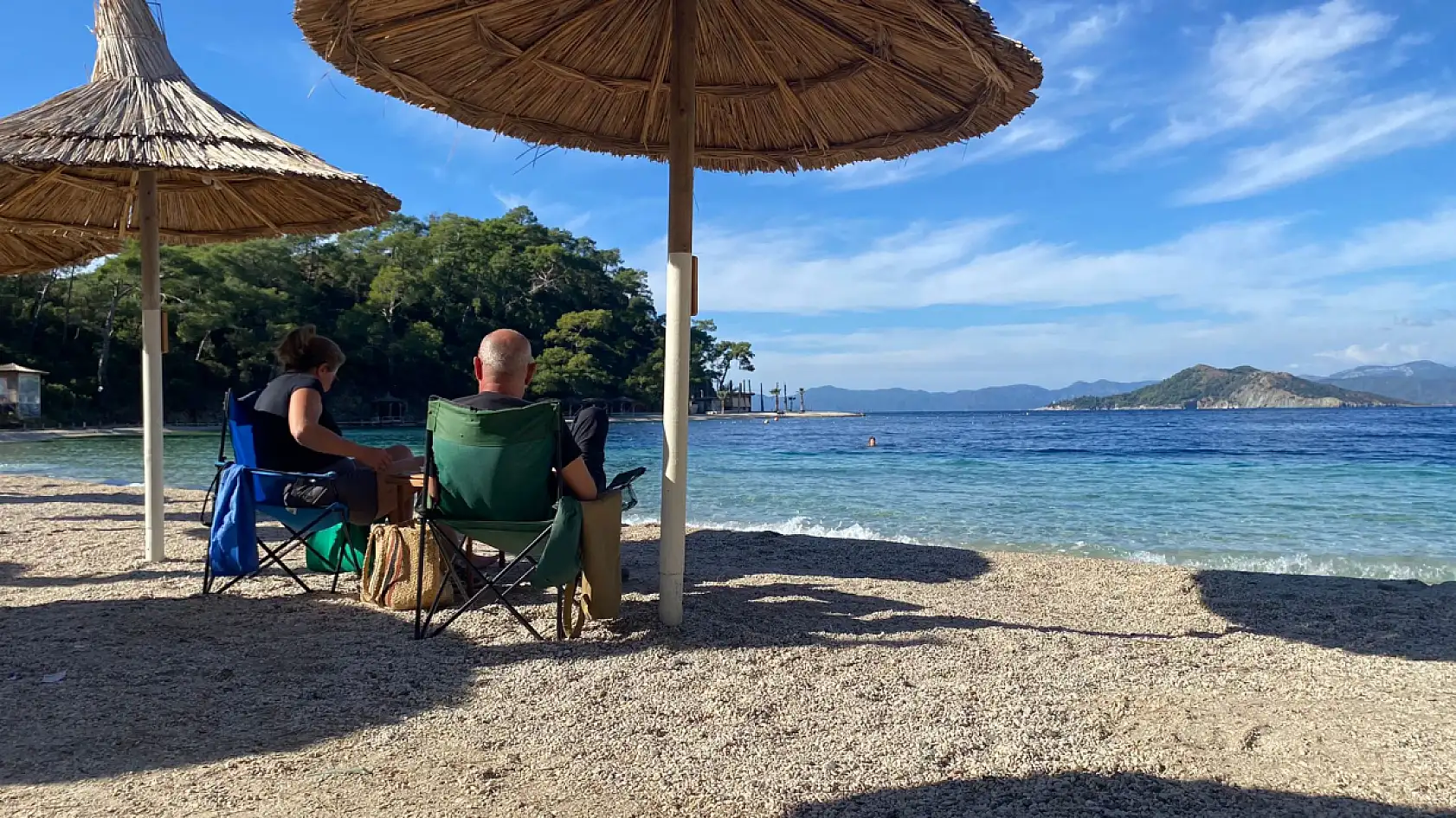 Fethiye'de halk güneşin tadını çıkarıyor