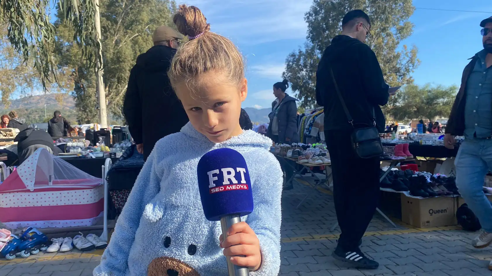 Fethiye'de çocukların karne sevinci, hediye heyecanına dönüştü