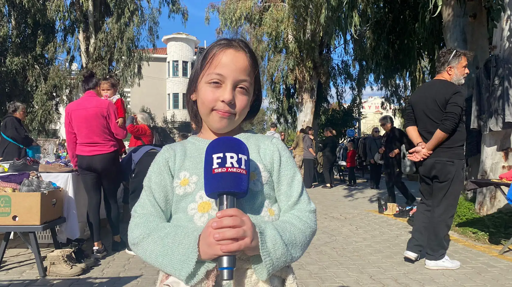 Fethiye'de çocukların karne sevinci, hediye heyecanına dönüştü