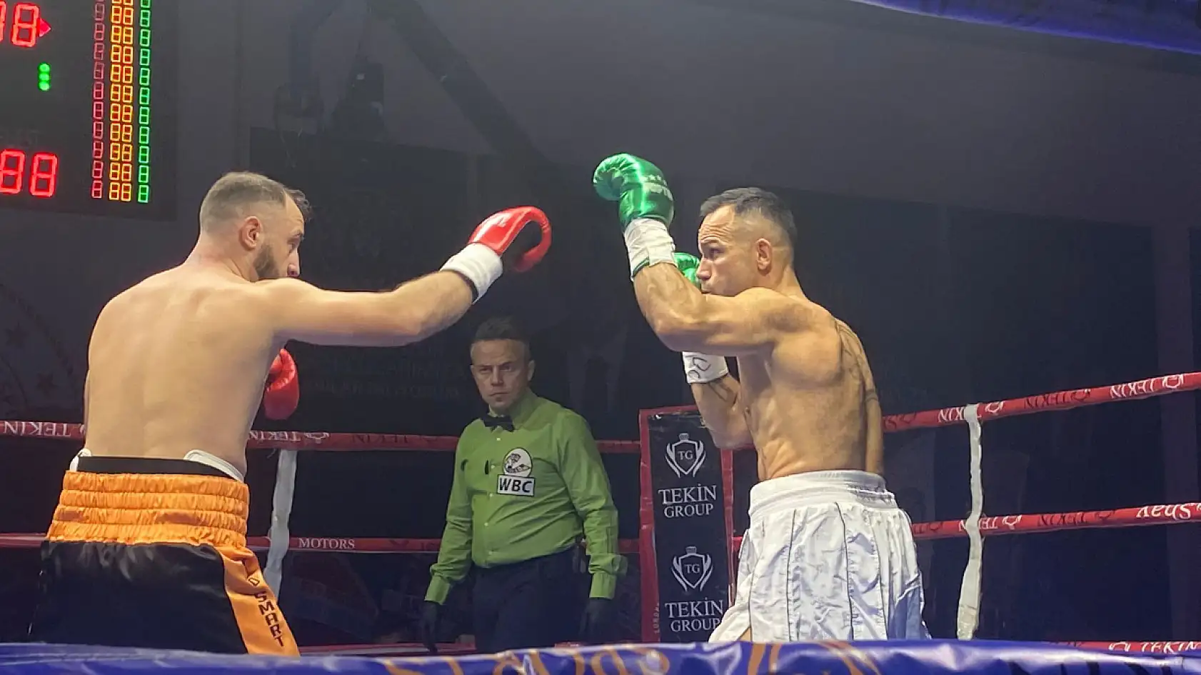 Şükrü Altay'dan Seydikemer'de Tarihi Zafer: 3 WBC Kemerini Birden Kazandı