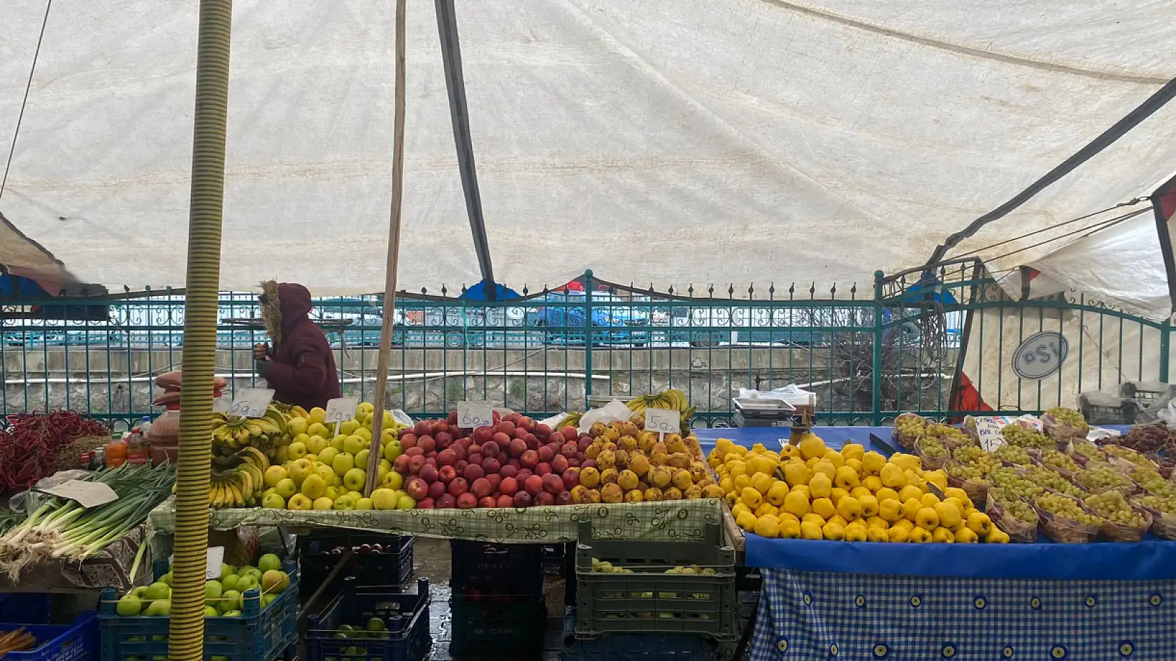 Fethiye Üretici Pazarı'nda meyve sebze fiyatları
