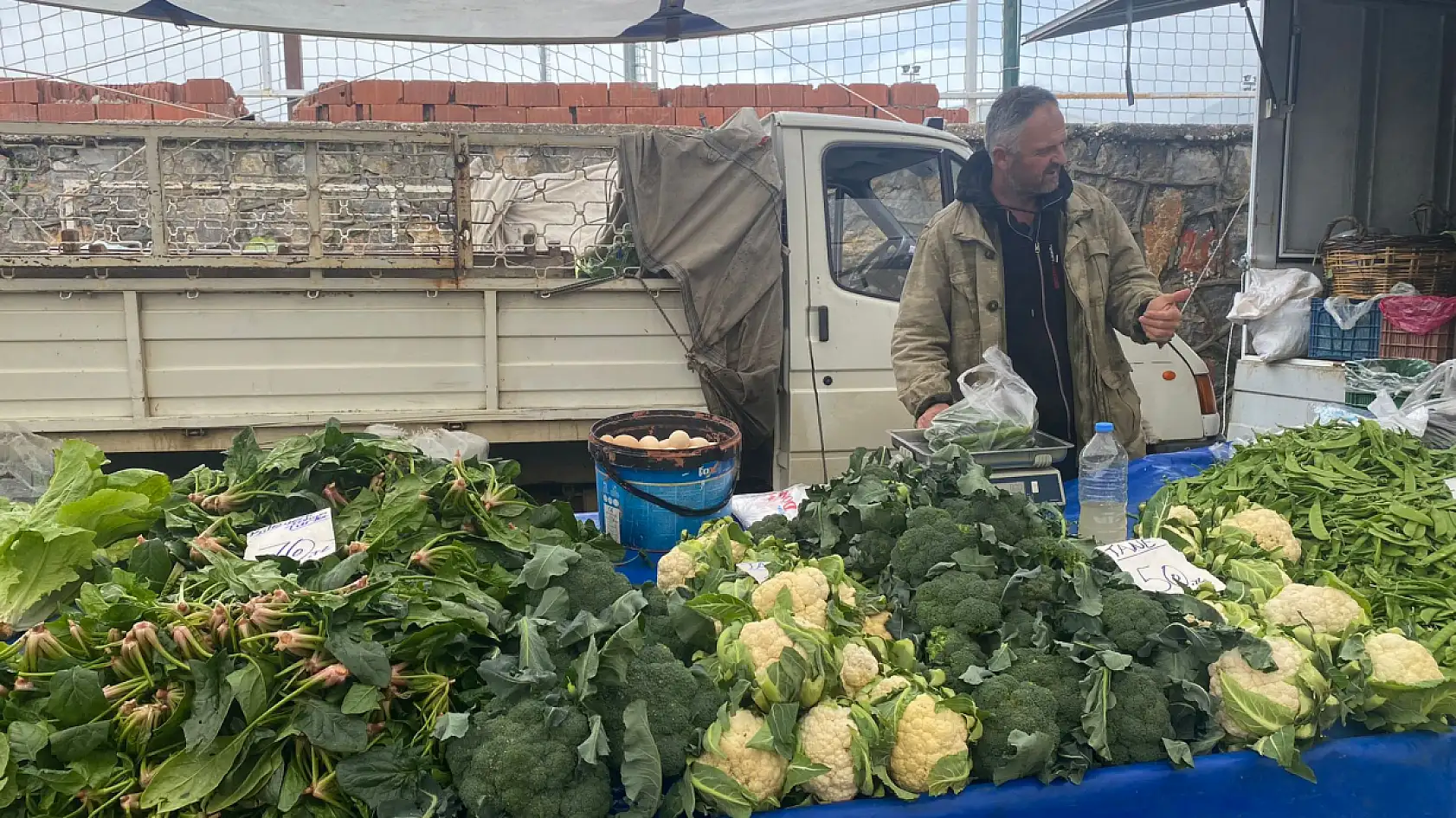 Fethiye Üretici Pazarı'nda meyve sebze fiyatları