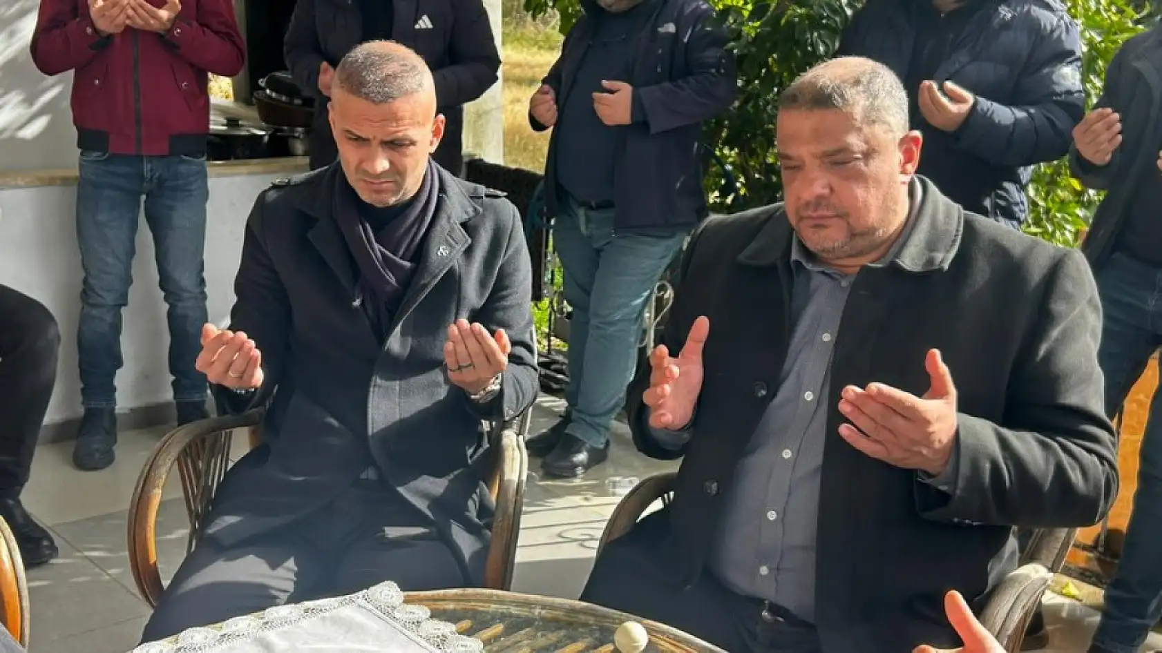 Fethiye'de merhum Cengiz Çay kabri başında anıldı, lokma hayrı yapıldı