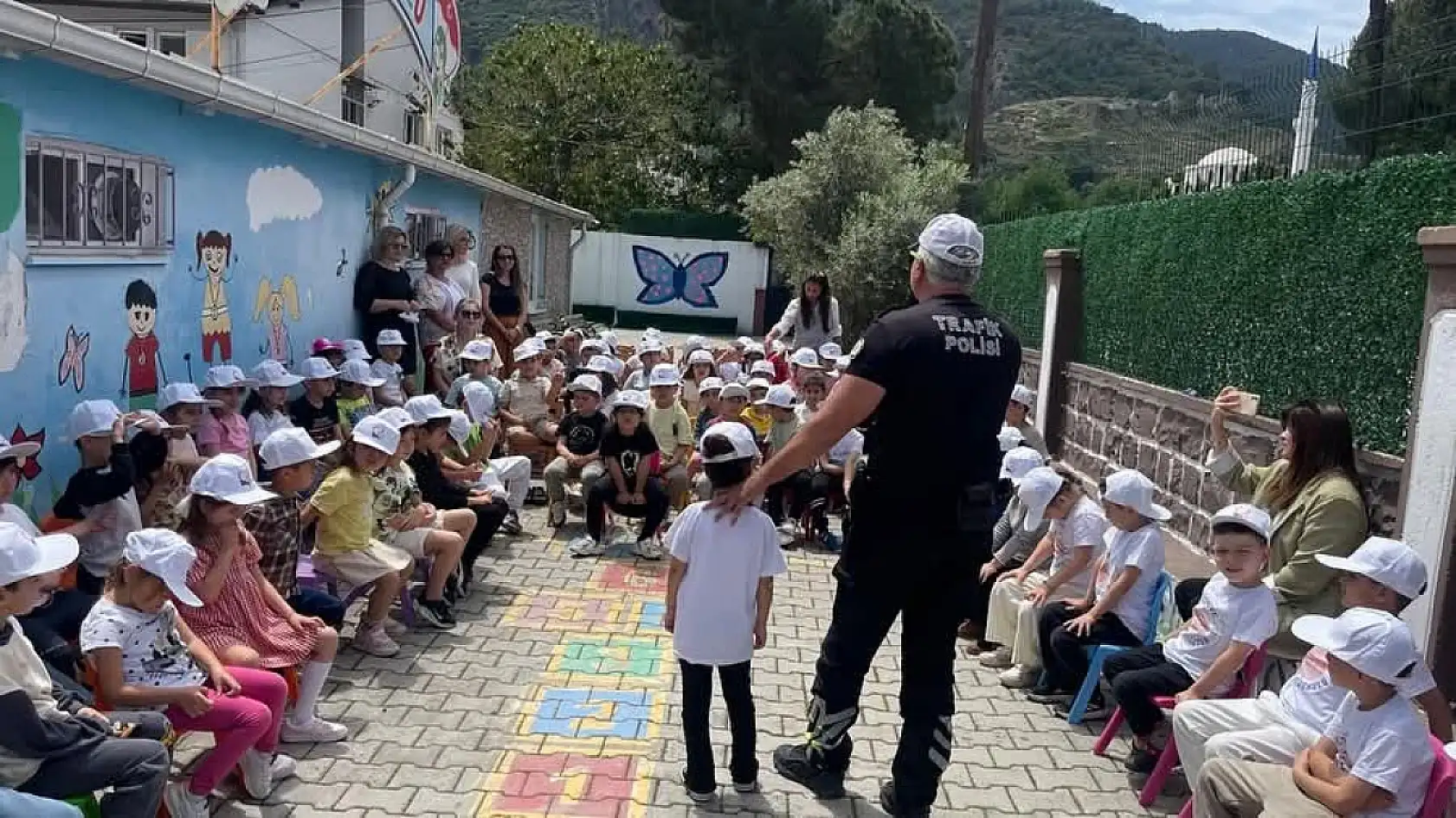 Fethiye'de Miniklere Trafik Eğitimi: Kaymakam Ertaş'tan Trafik Haftası Ziyareti